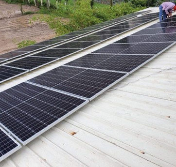 Hệ thống pin lưu trữ Blue Carbon kết hợp với hệ thống điện NLMT - Trại heo Sơn Tùng 